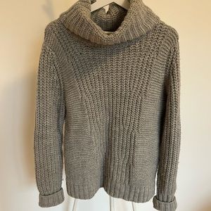 Banana Republic Italian Yarn Chunky Knit Turtleneck Sweater
